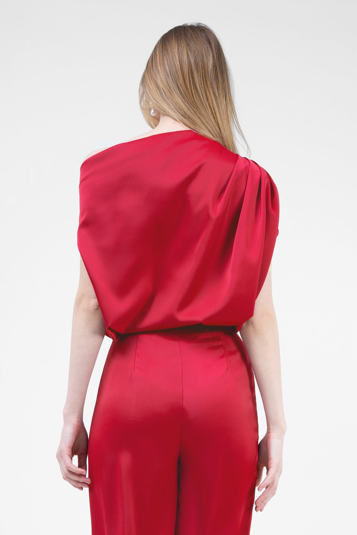 Top rosu asimetric cu drapaje