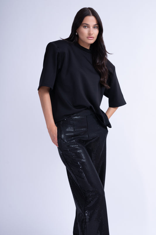 Black T-shirt With Oversized Shoulders