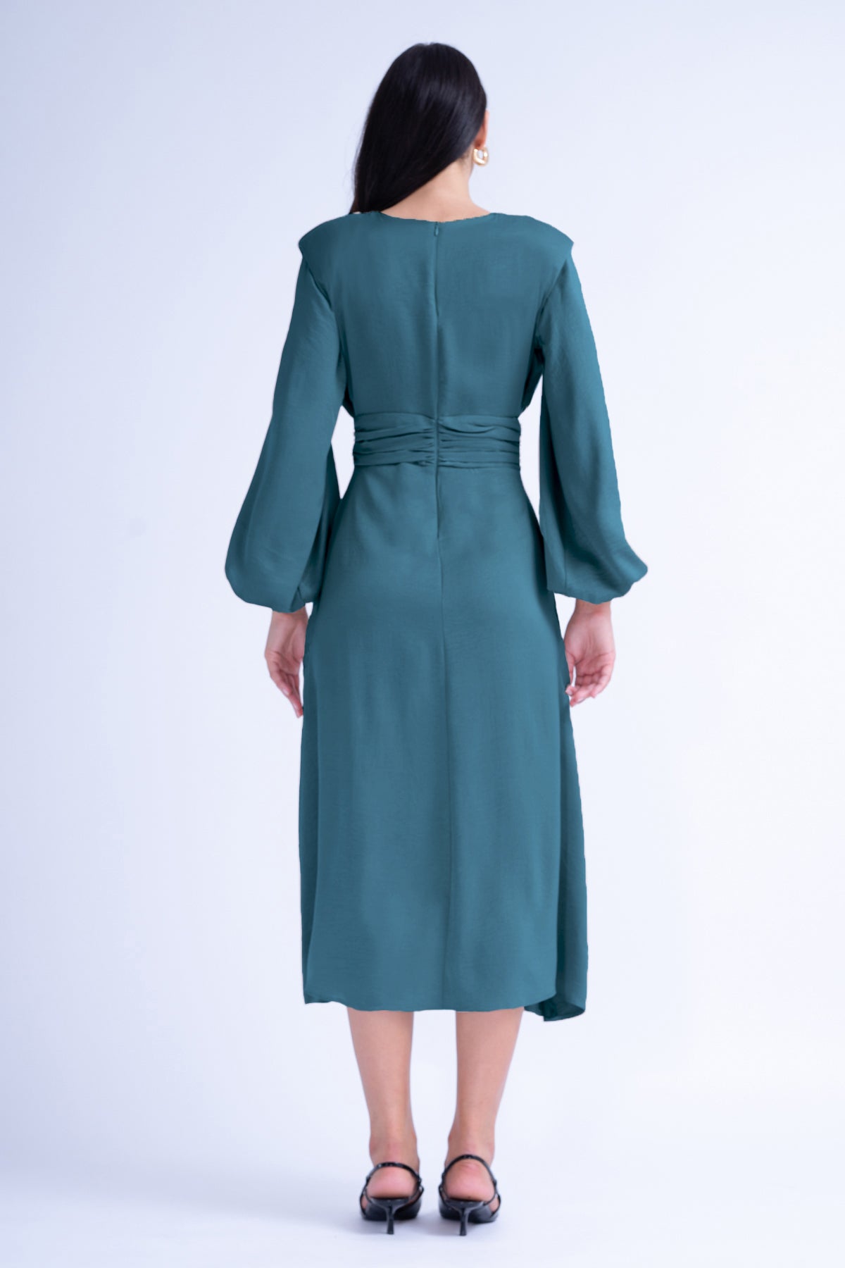 Rochie Midi Turcoaz cu Umeri Proeminenti si Pliuri