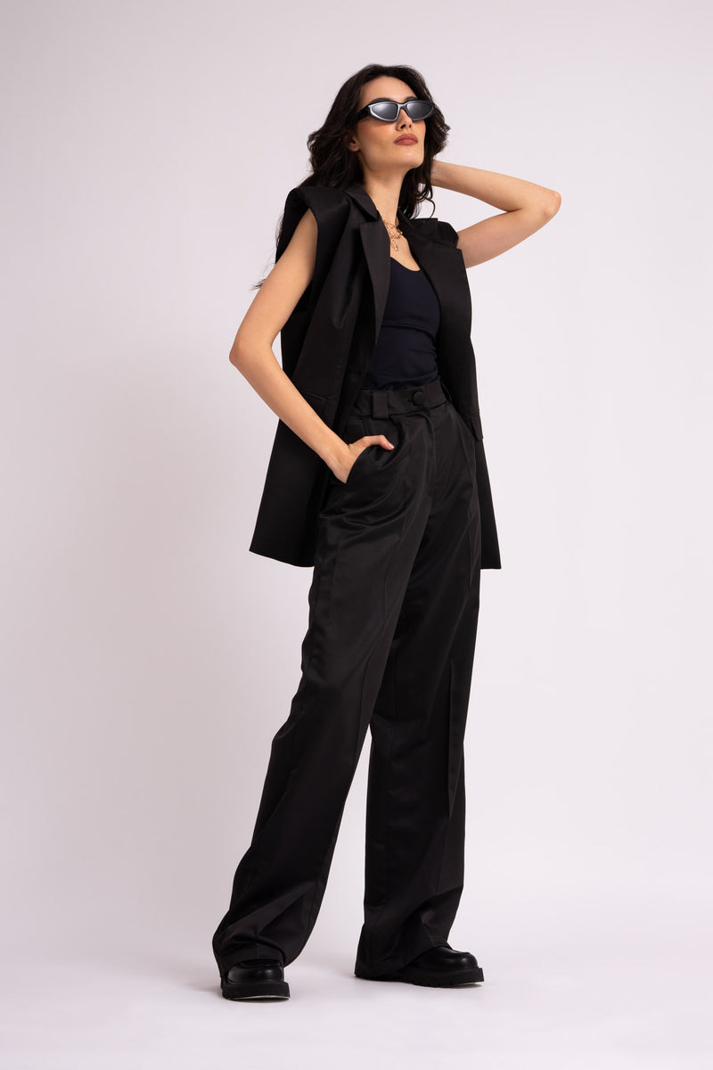 Costum negru cu vesta oversized si pantaloni wide leg