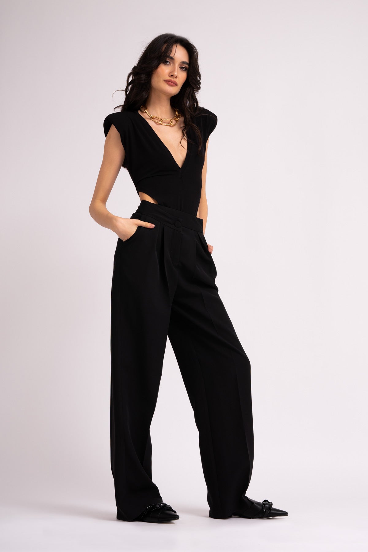 Pantaloni negri wide leg cu betelie asimetrica