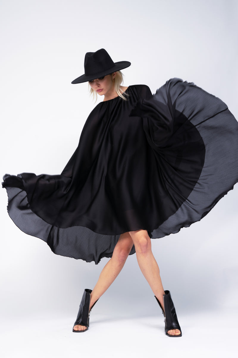 Rochie capa din voal negru 