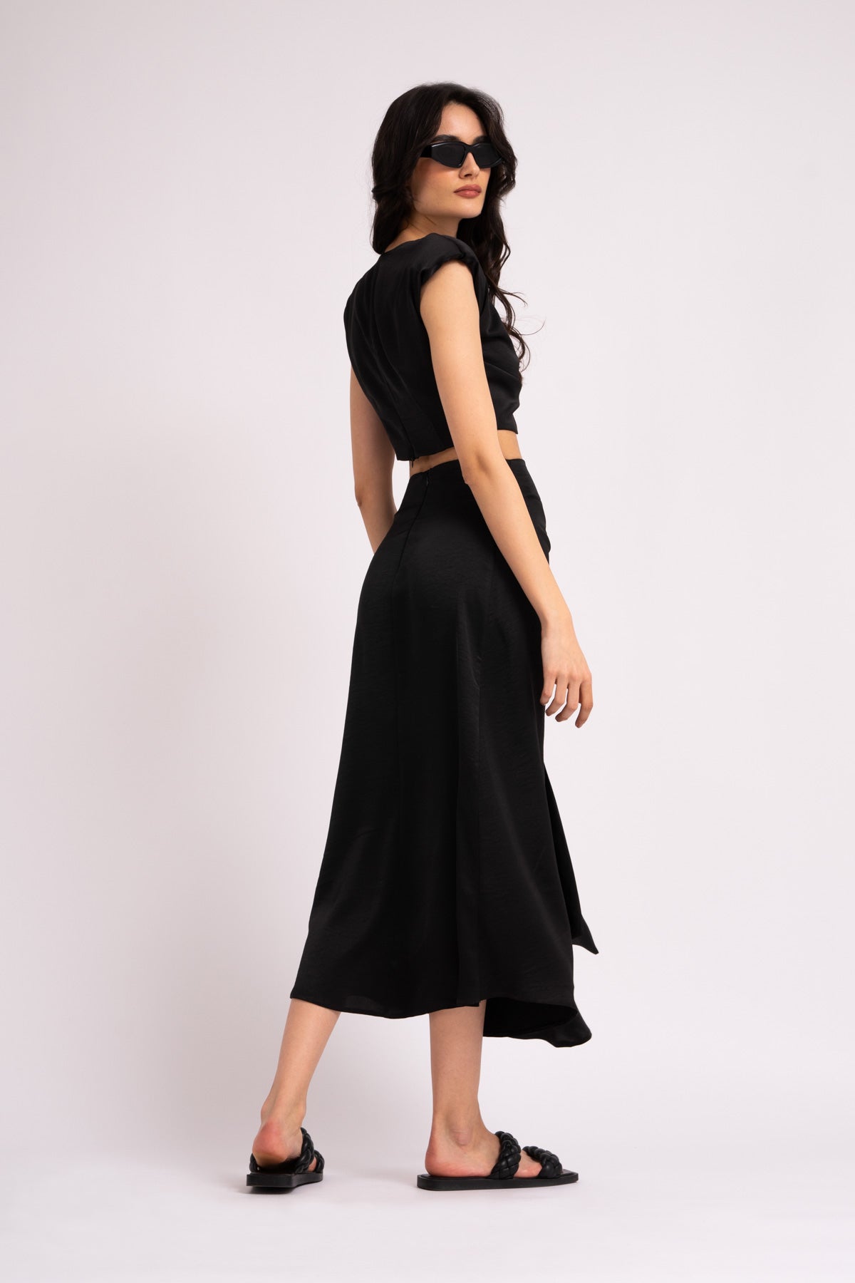 Black set with knotted top and midi skirt