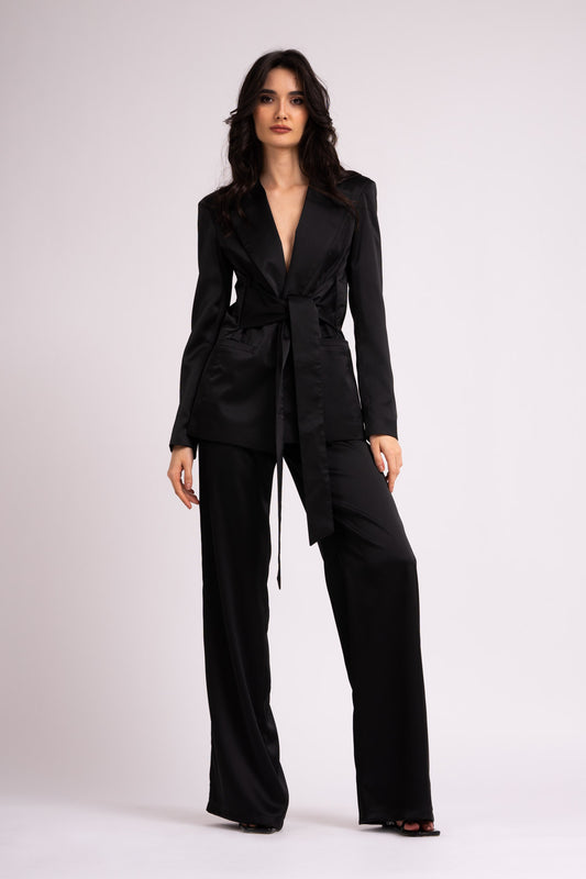 Costume noir avec blazer avec foulards et pantalon large