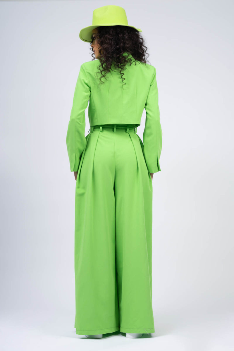 Costum verde cu sacou cropped si pantaloni palazzo 