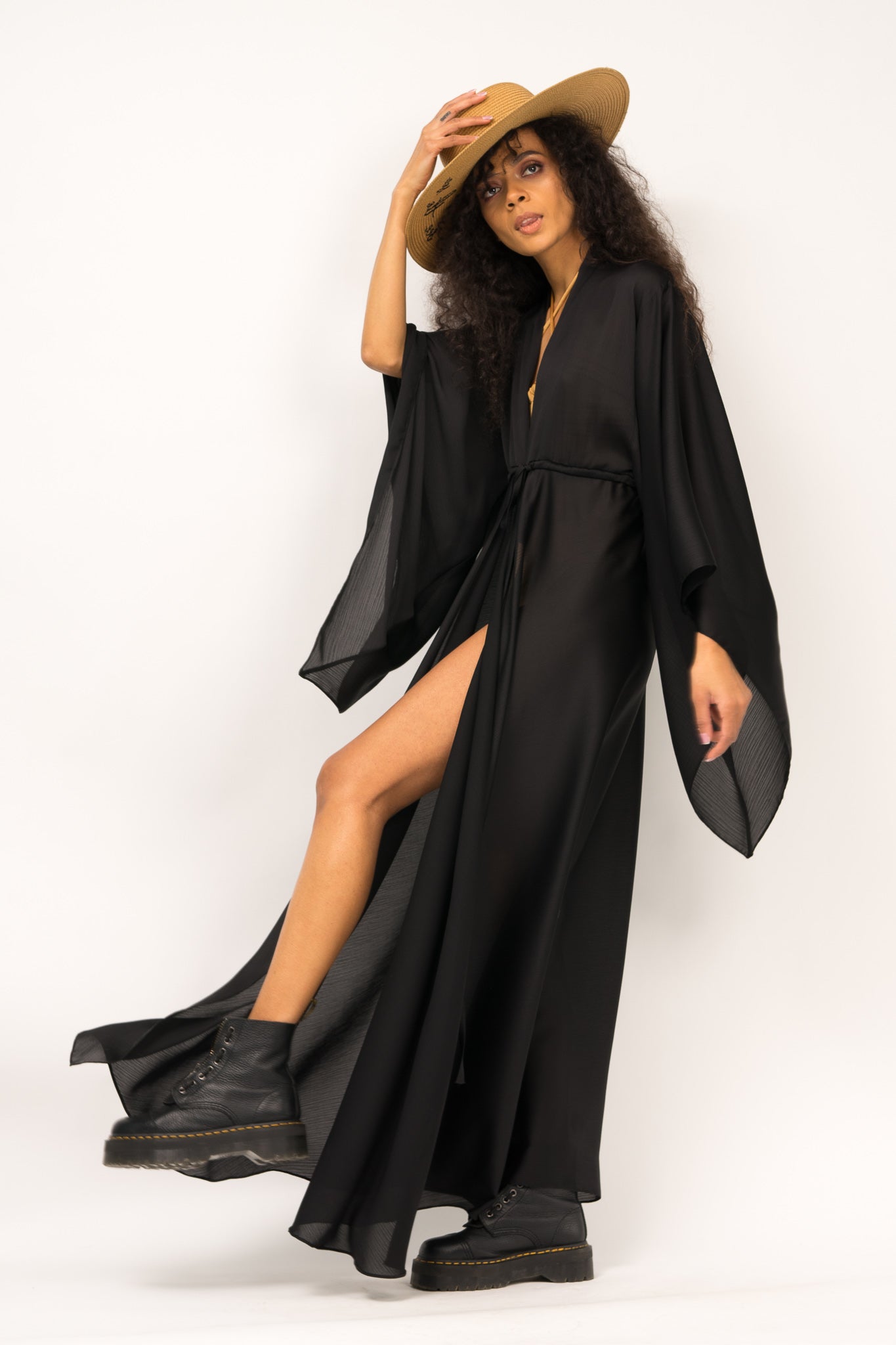 Straight cut kaftan with fastening in front