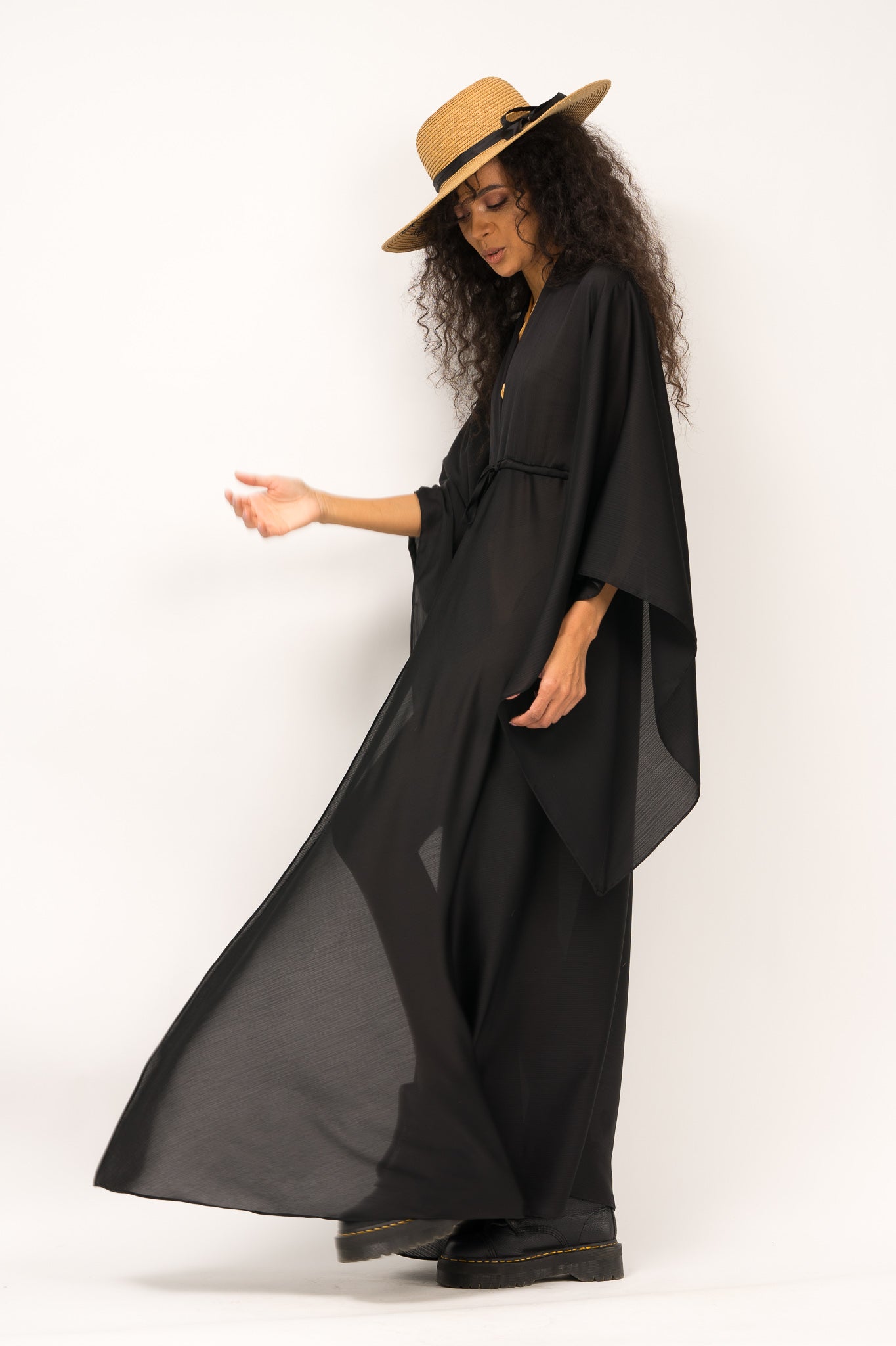 Straight cut kaftan with fastening in front