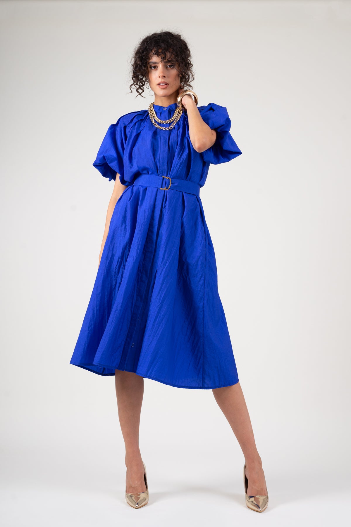 Electric blue midi dress with draping detailing and waist belt – Bluzat