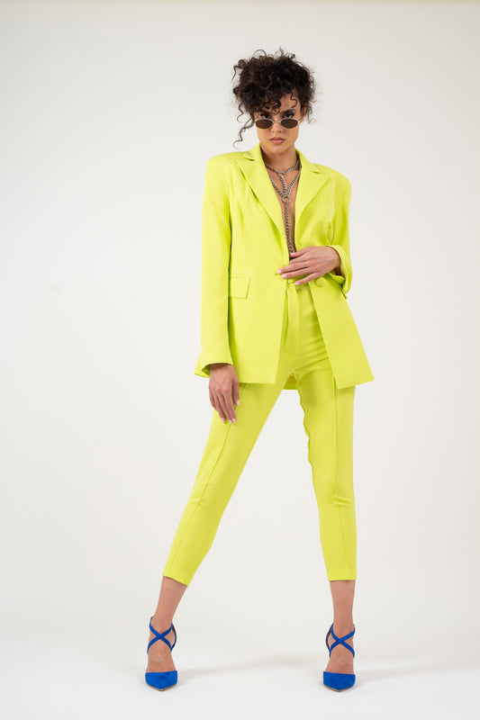 Costum galben neon cu sacou cambrat si pantaloni slim fit