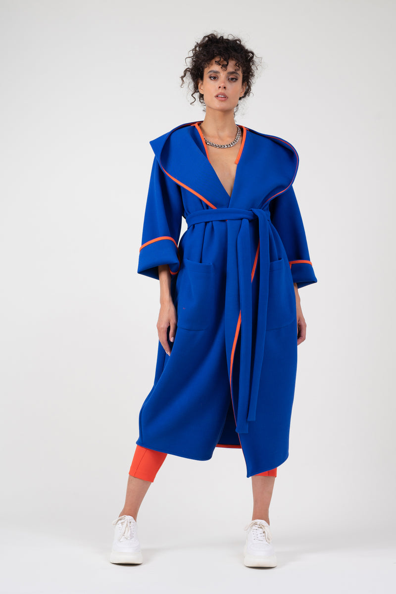 Oversized electric blue coat with contrasting fInishing