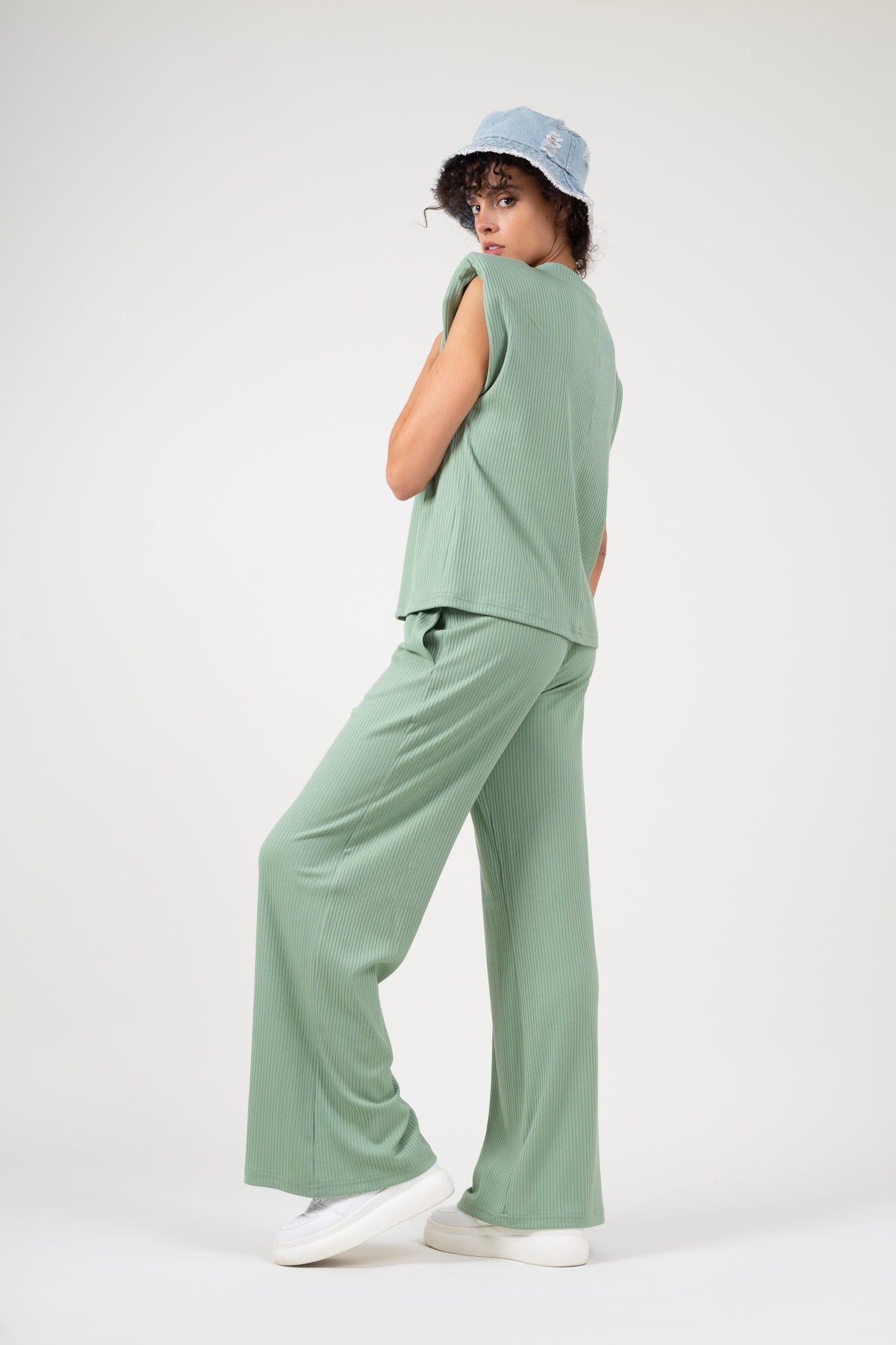 Set cu tricou si pantalon wide leg mint