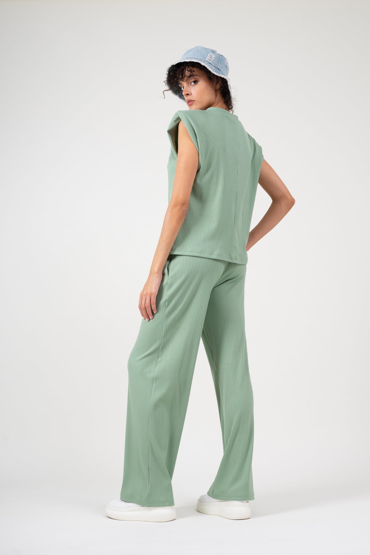 Set cu tricou si pantalon wide leg mint