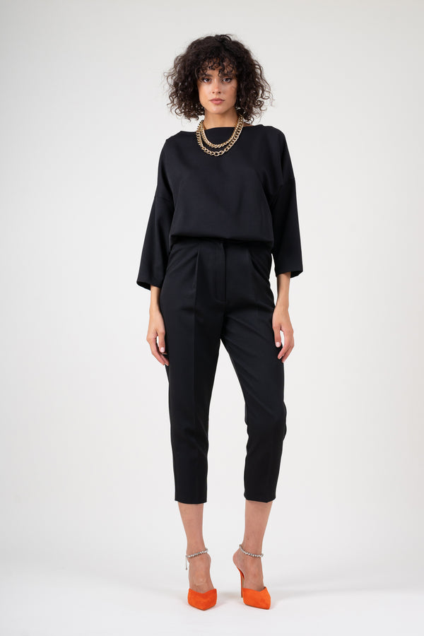 Black set with blouse and cropped trousers