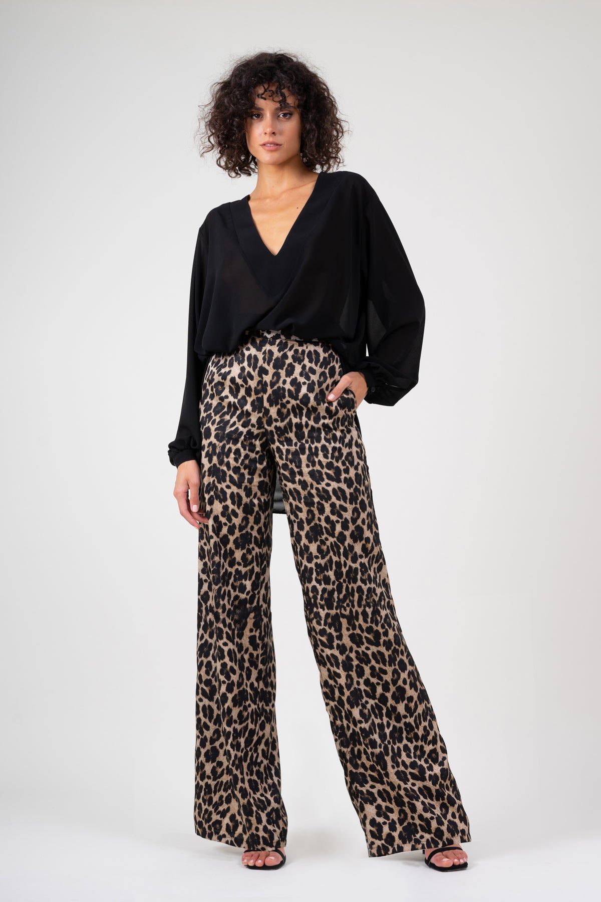 Pantalon wide leg din print leopardat