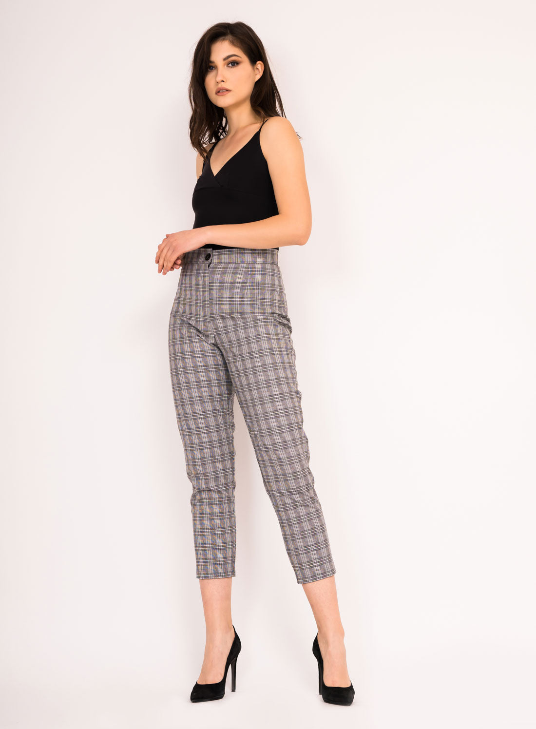 Pantaloni tigareta in carouri