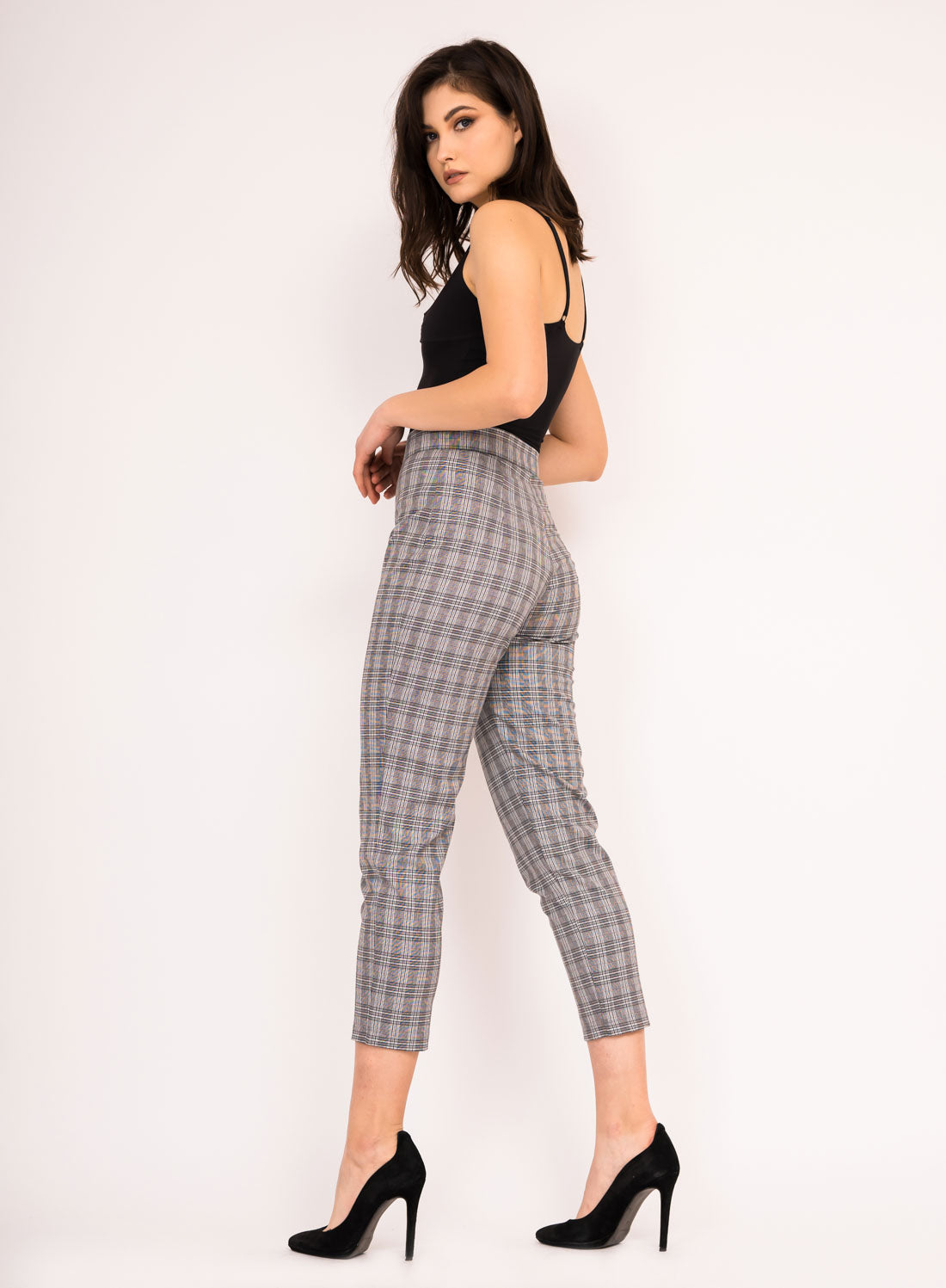 Pantaloni tigareta in carouri