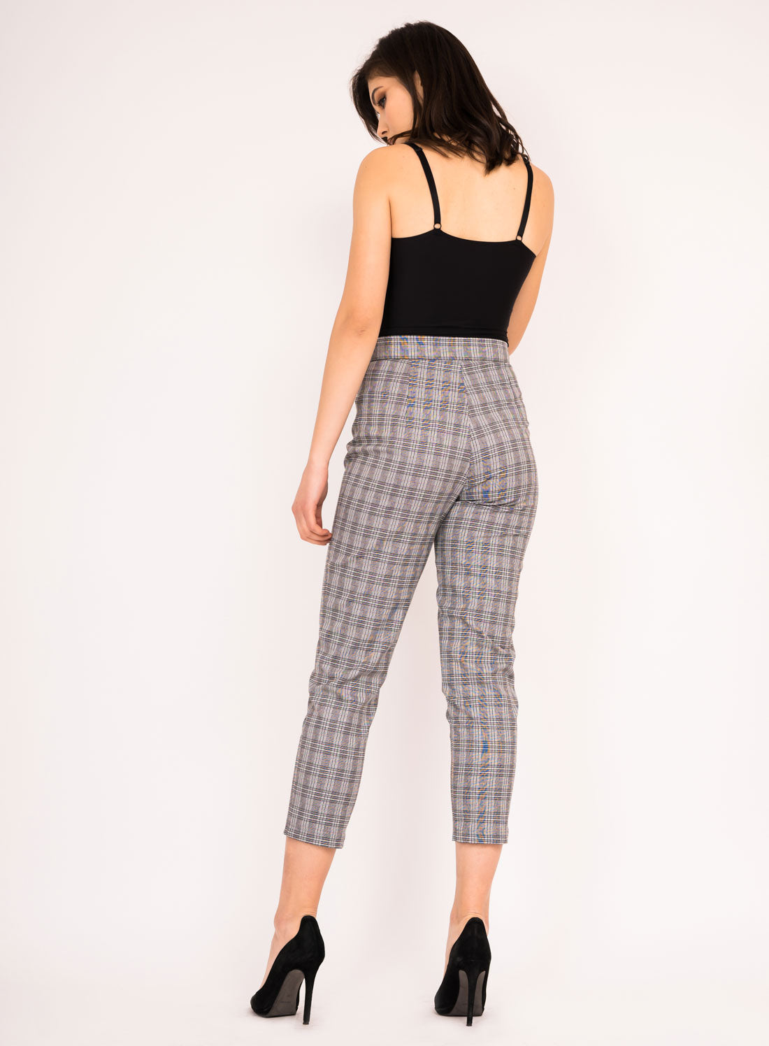 Pantaloni tigareta in carouri