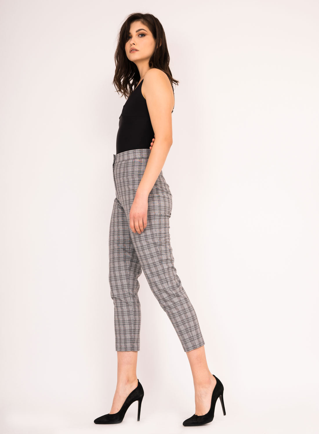 Pantaloni tigareta in carouri