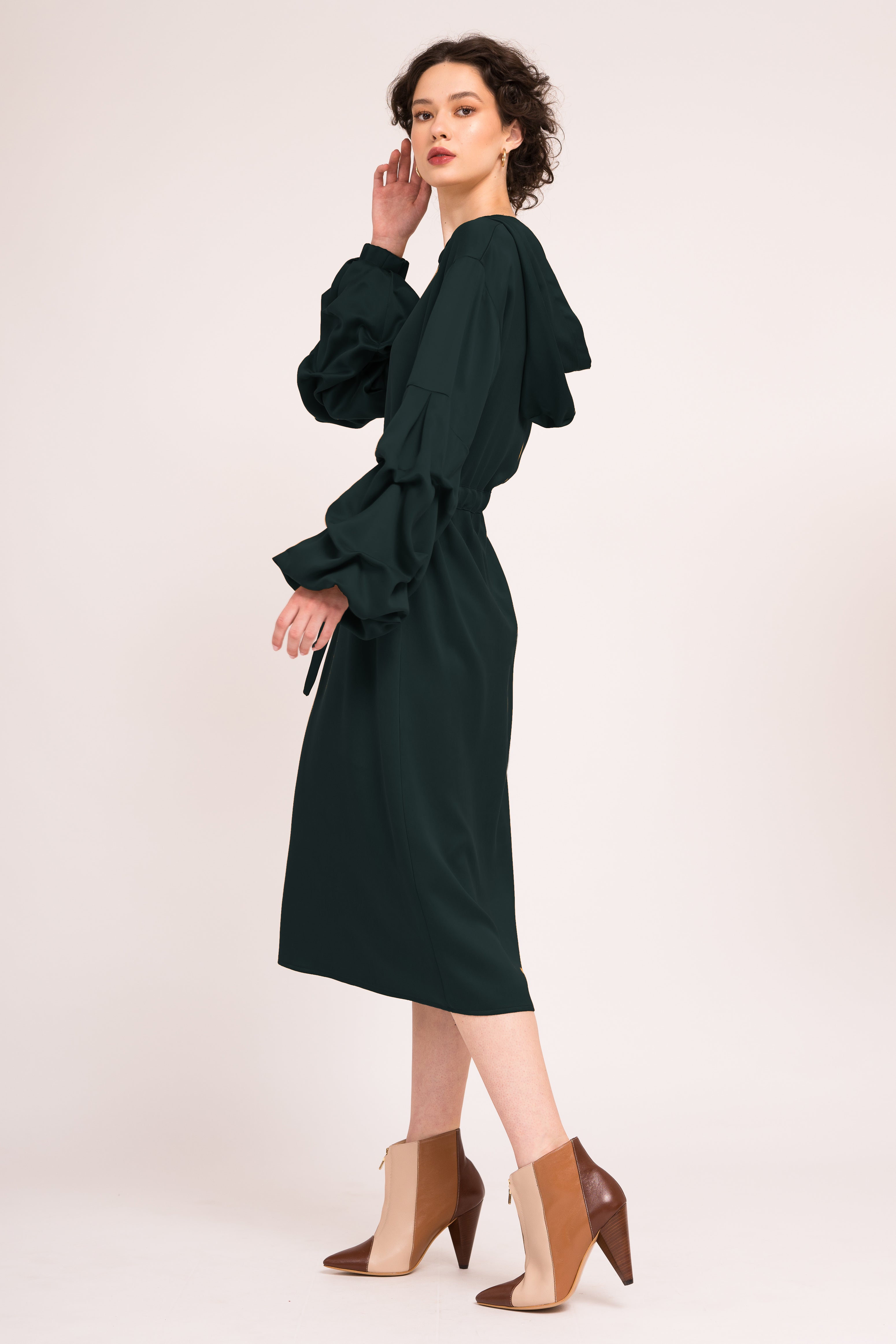 Rochie cu maneci bufante si gluga