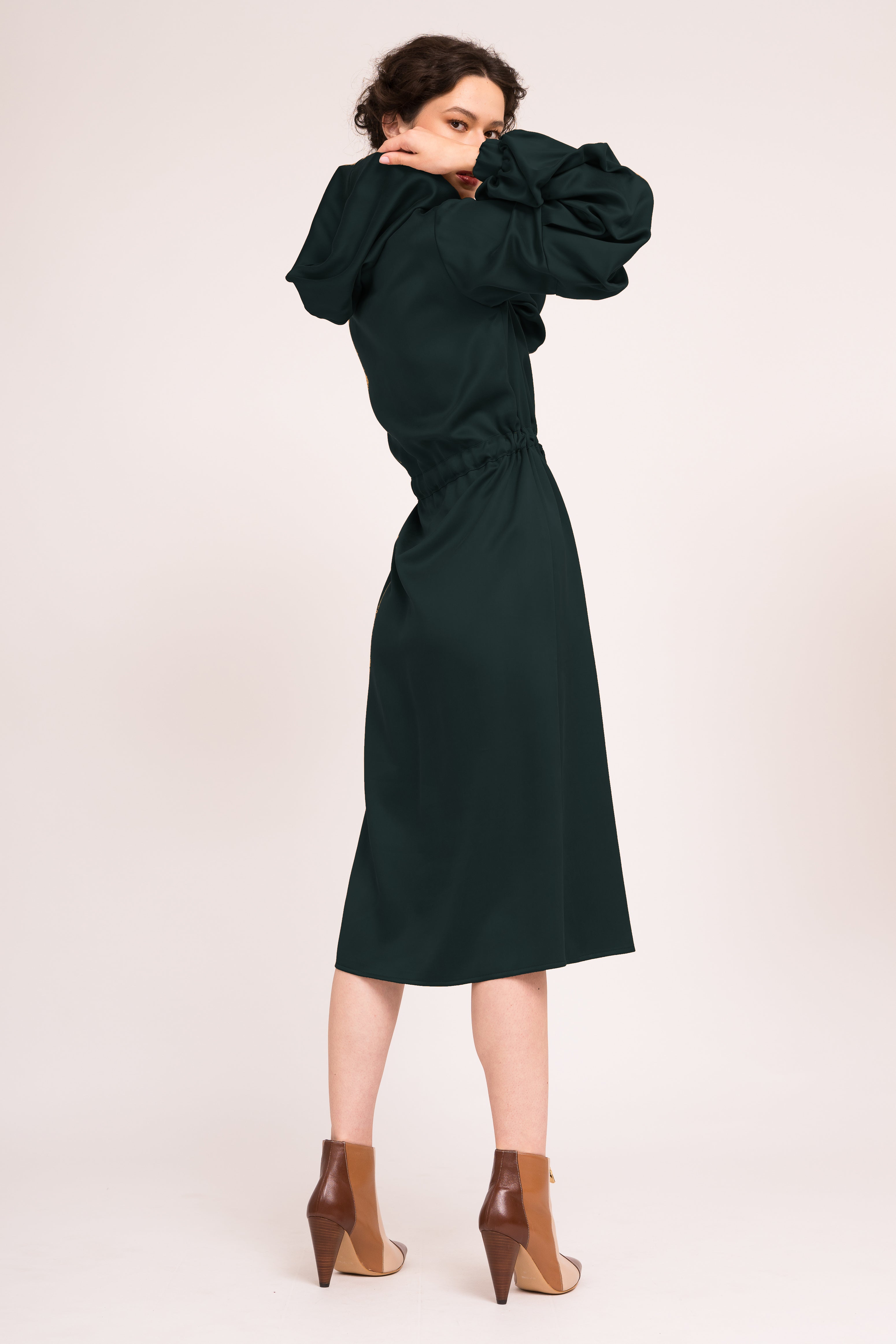 Rochie cu maneci bufante si gluga