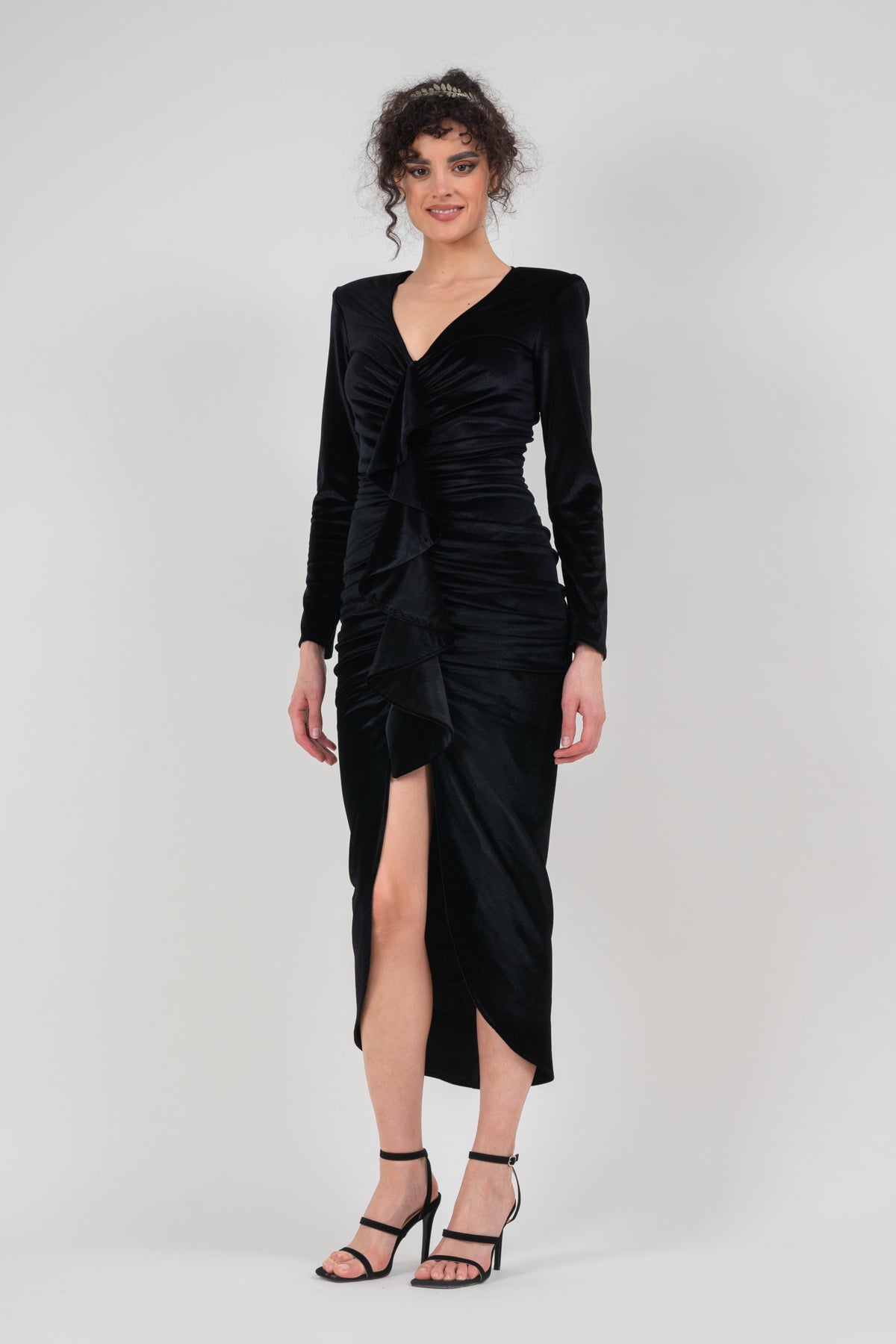 Rochie maxi din catifea neagra cu volan fronsat