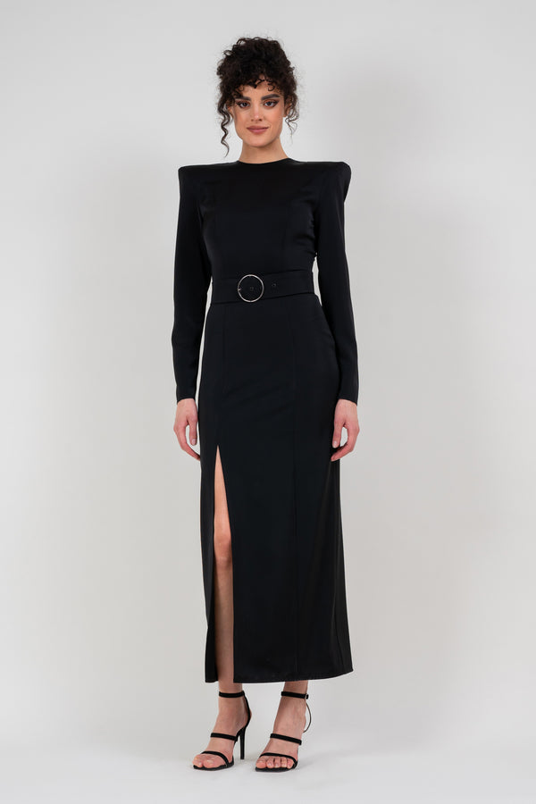 Rochie neagra cu umeri supradimensionati si slit