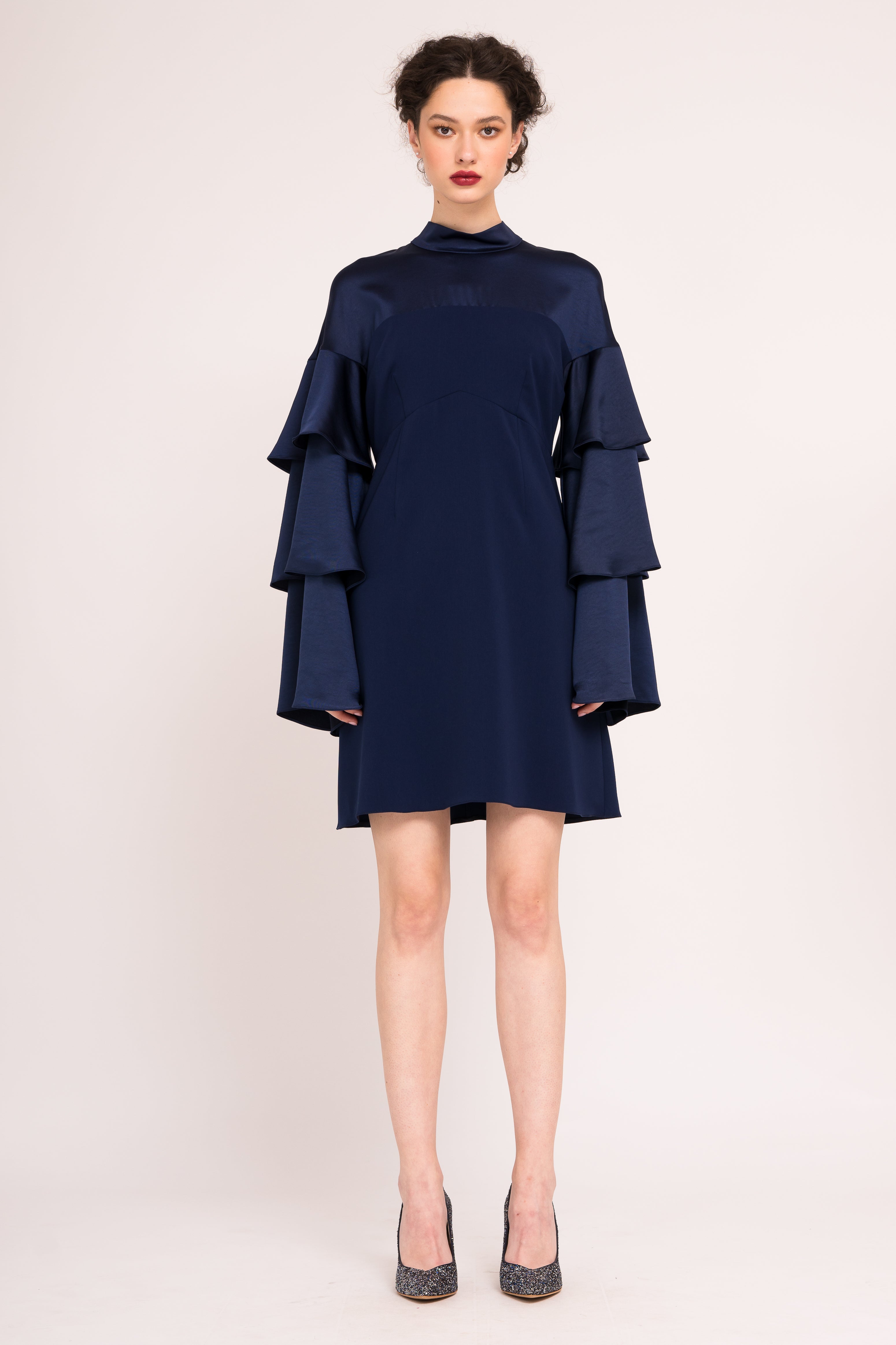 Rochie mini cu maneci cu volane