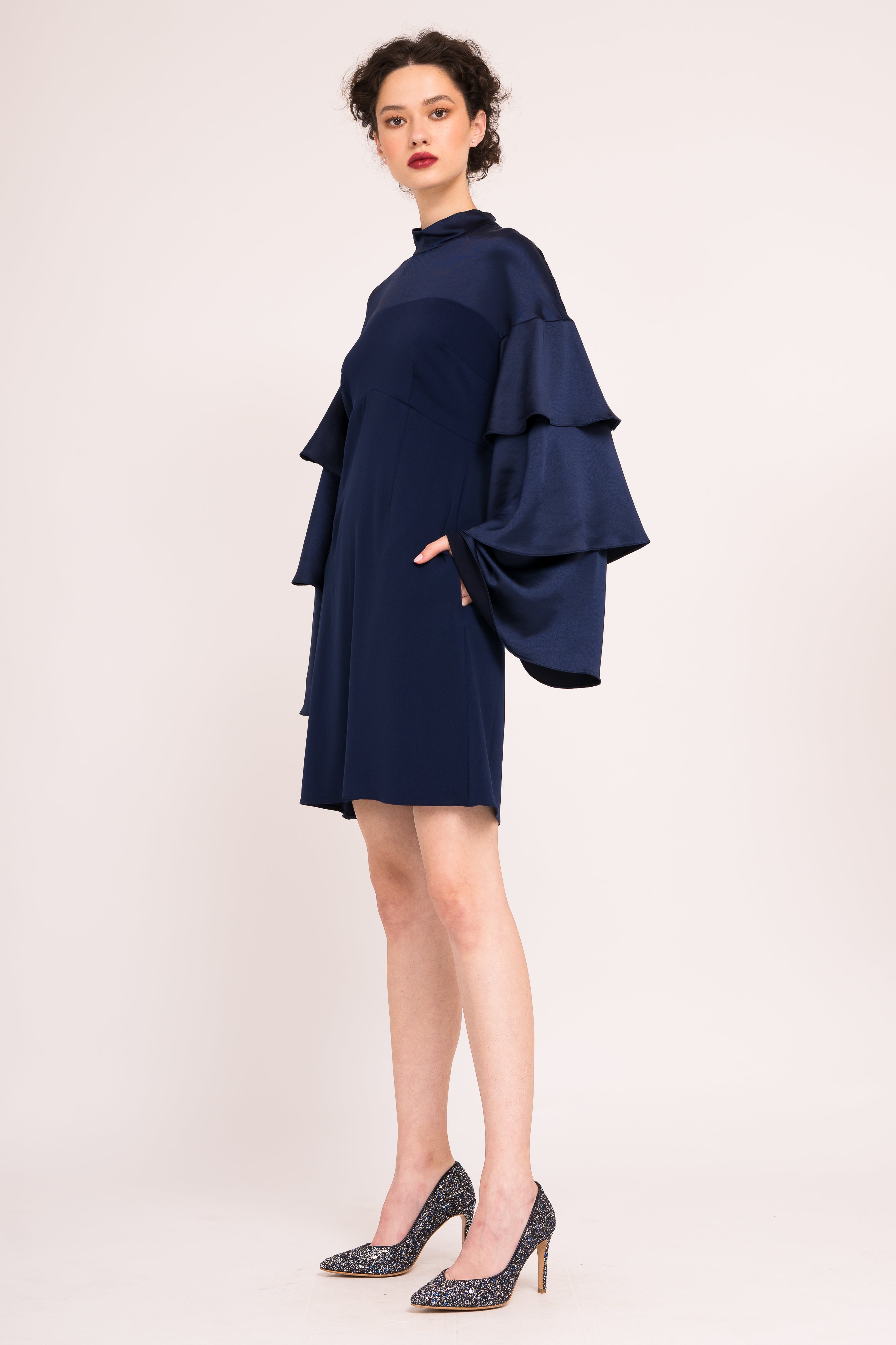 Rochie mini cu maneci cu volane