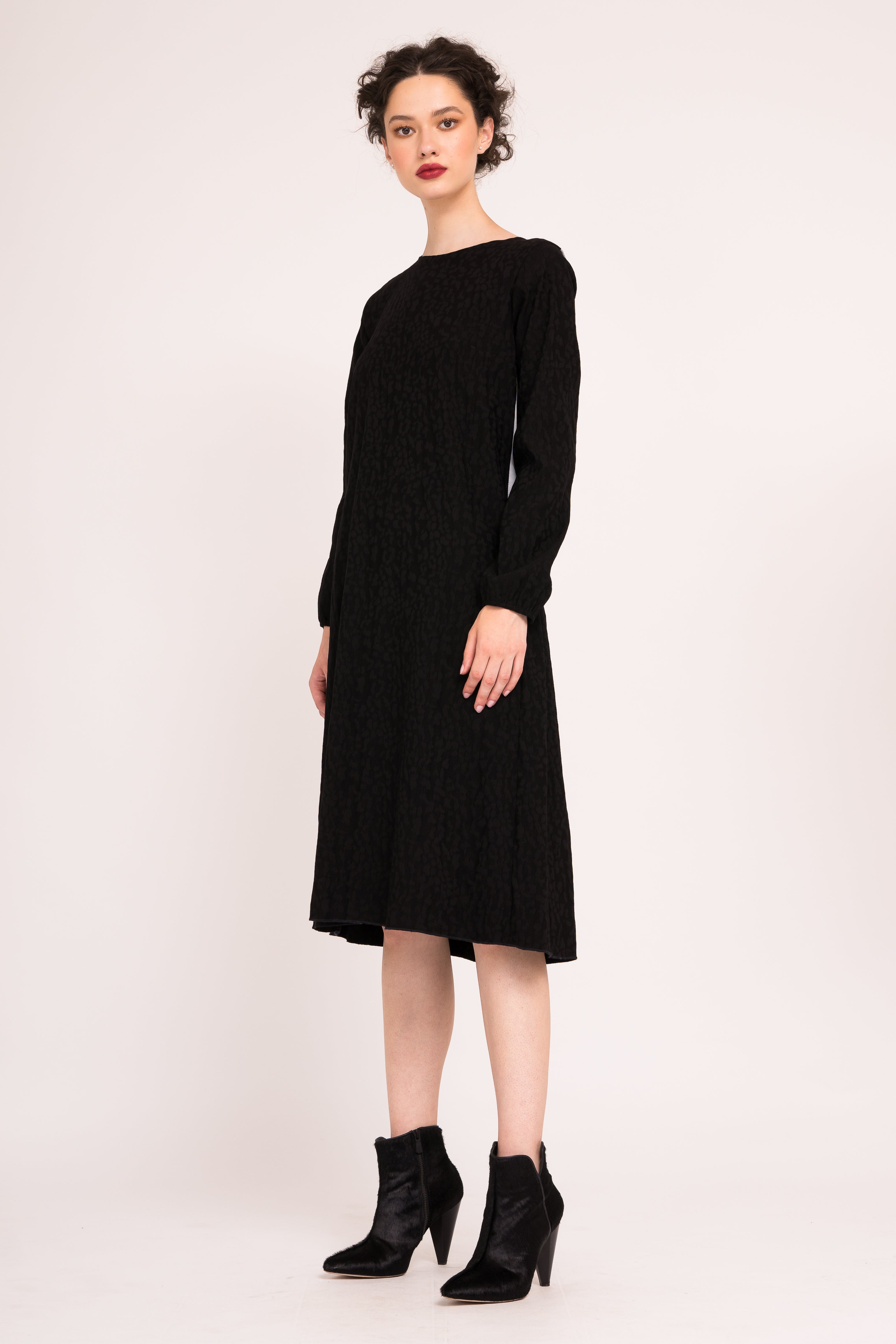 Rochie midi din jacquard cu spate contrastant