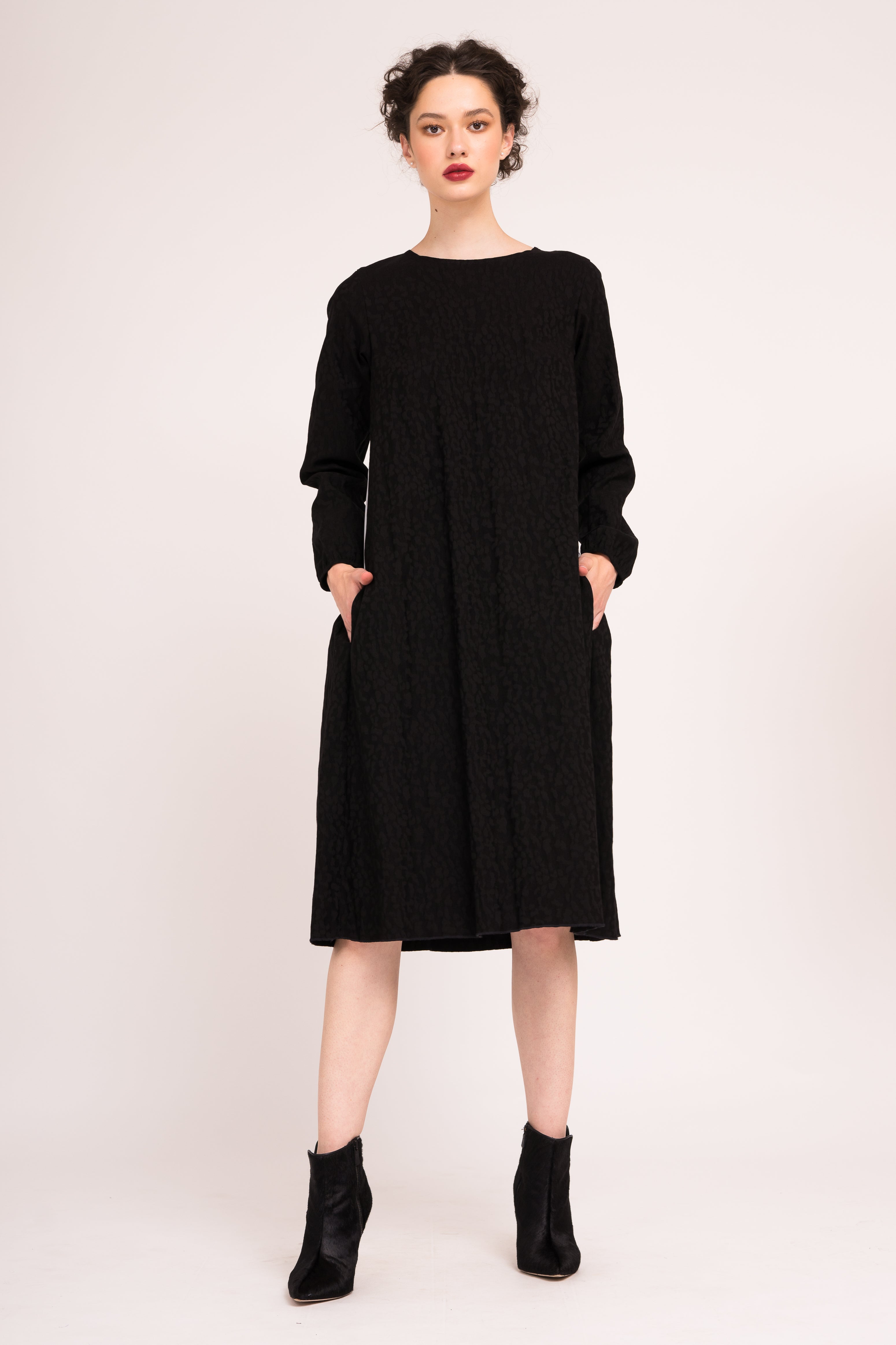 Rochie midi din jacquard cu spate contrastant