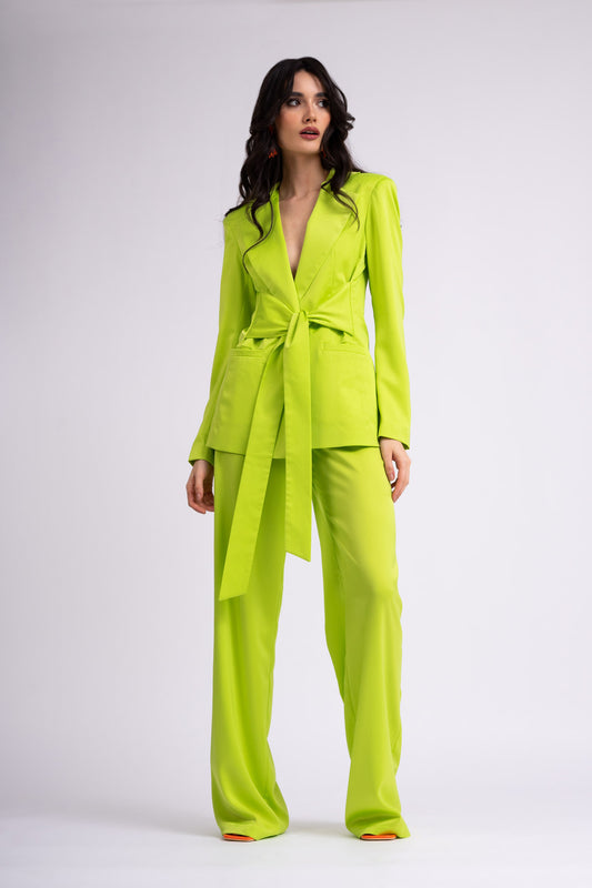 Costum verde neon cu sacou cu esarfe si pataloni wide leg