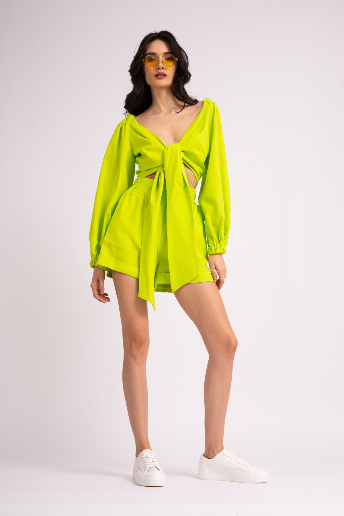 Set verde neon din in cu top si pantaloni scurti