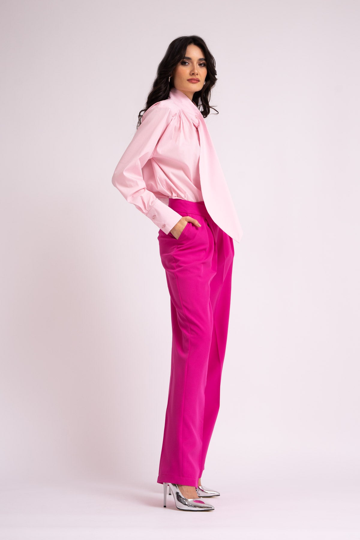 Camasa roz cu guler supradimensionat