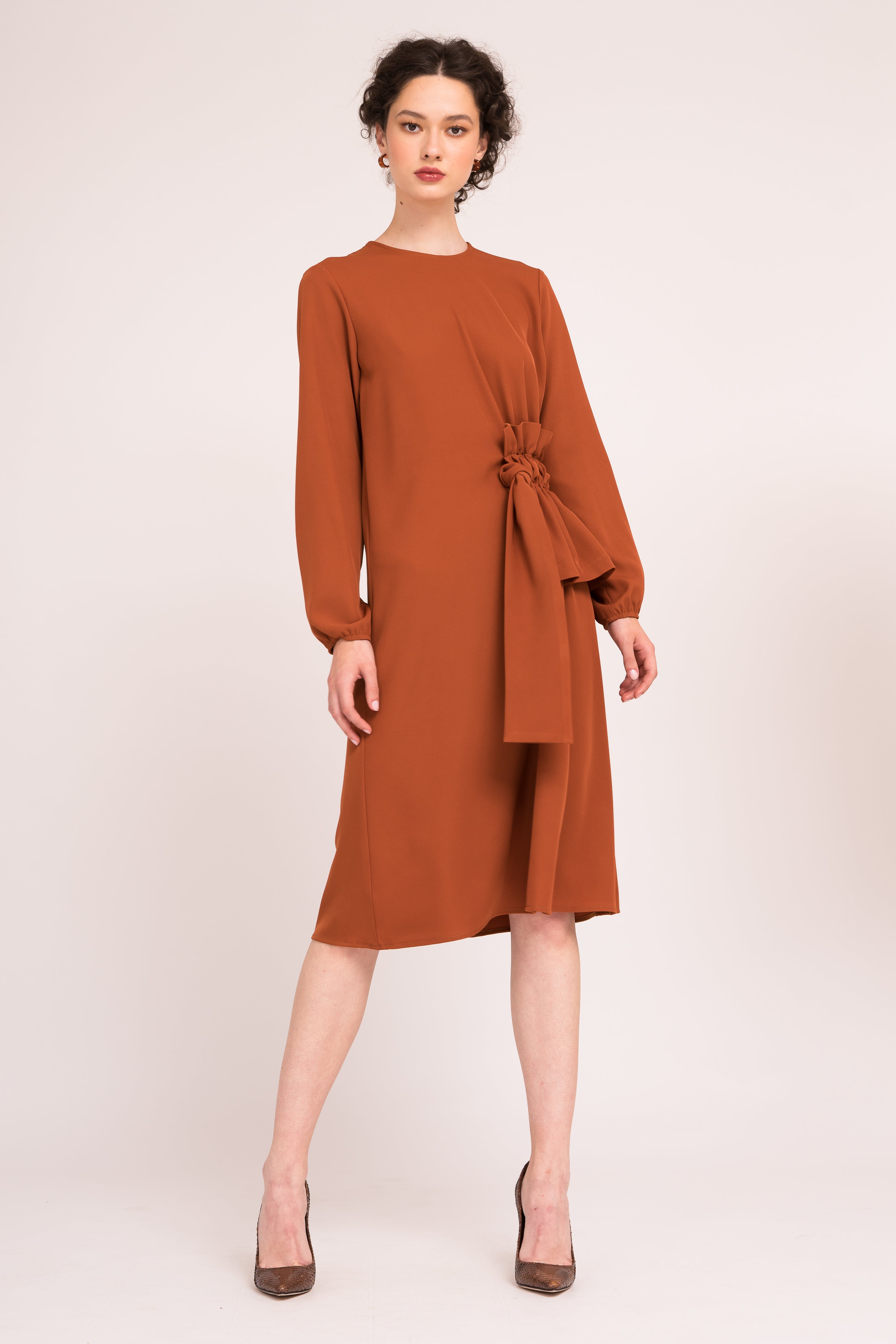 Rochie cu maneci si cordon ajustabil